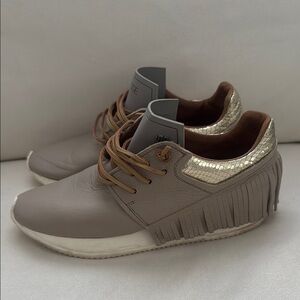 ESSEUTESSE Tan Fringe Sneakers size 38 Women's Fringe Sneakers Made in Italy
